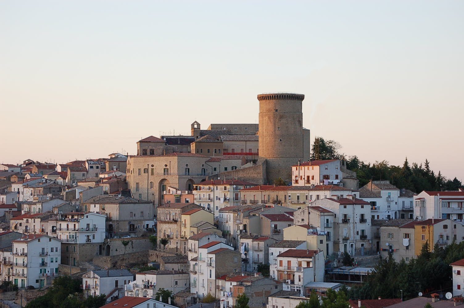 A cidade de Tricarico e a sua torre normanda