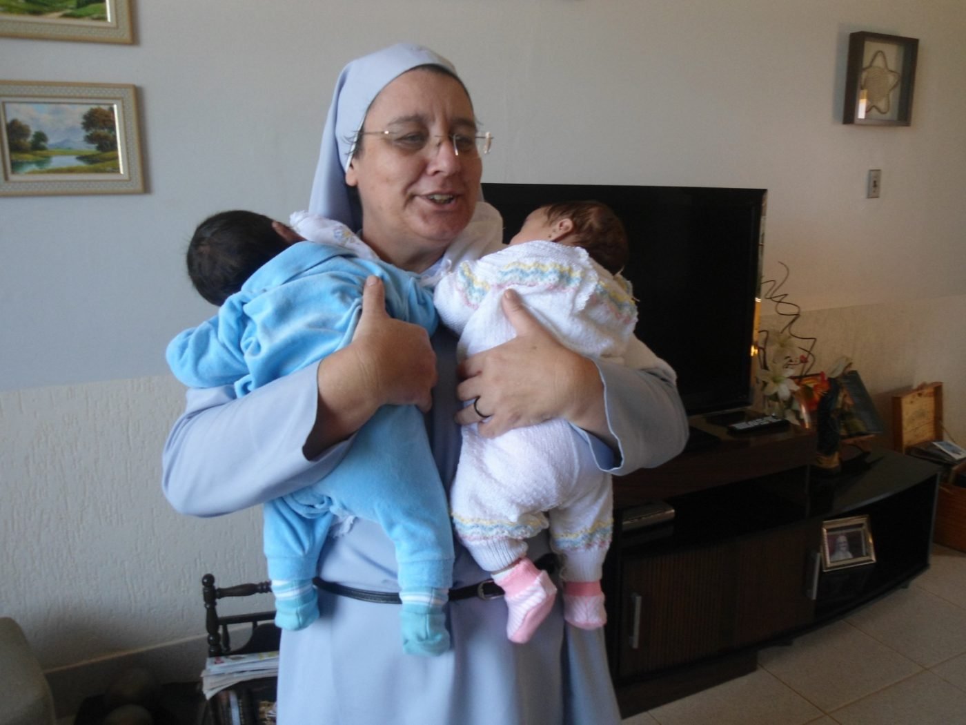 Irmã Discípula no cuidado das crianças